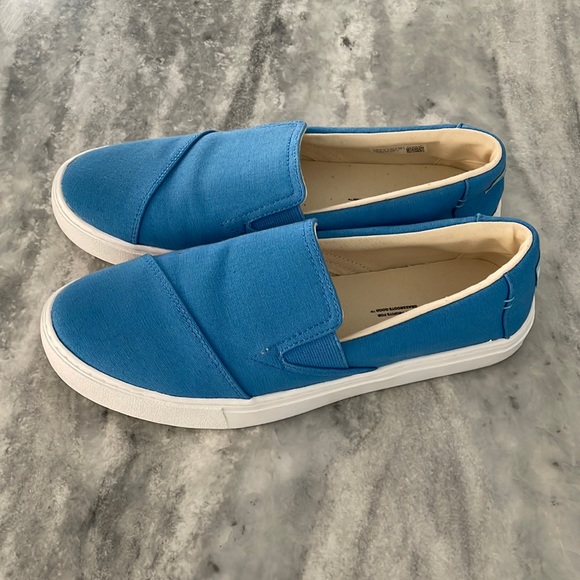 Toms Shoes - New Toms without box women’s size 9 slip on blue coat shoes